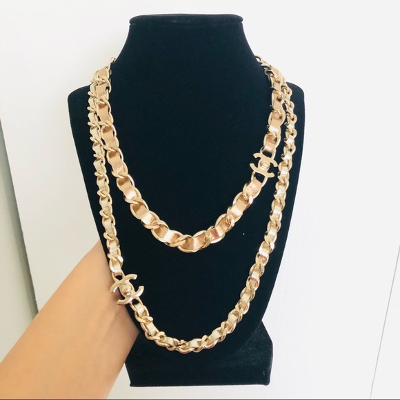 Authentic pale gold tone chain necklace with turn lock double layered - Picture 1 of 11